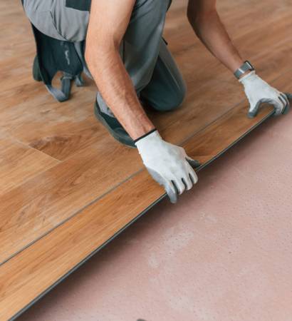man-laying-wood-floor-in-home-interior-solhub